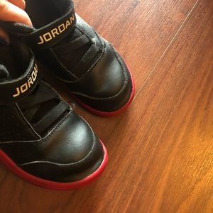 Kids Jordan hug tips size 9c
